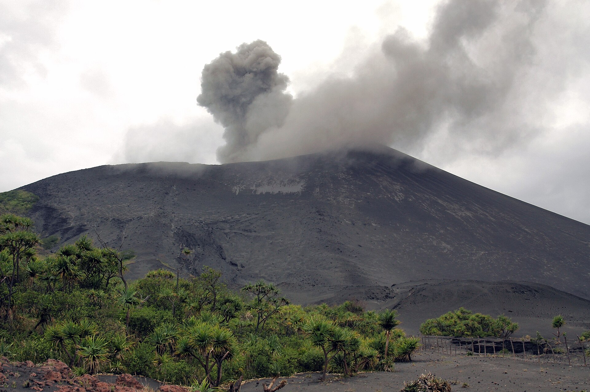 yasur-dagi-vulkani