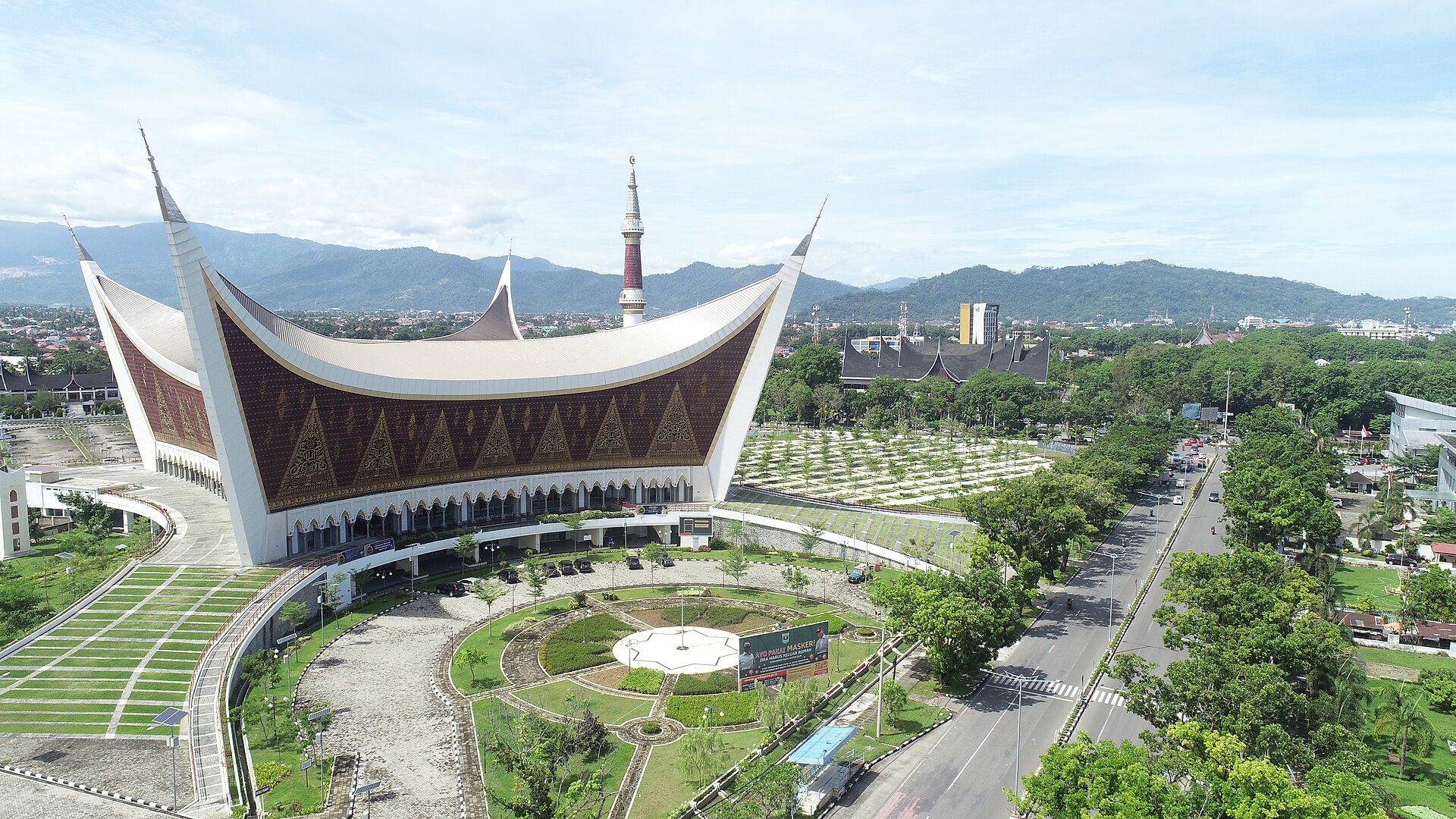qerbi-sumatra-boyuk-mescidi